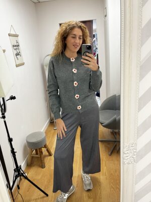 Cardigan punto fino con detalle floral Compañia fantastica