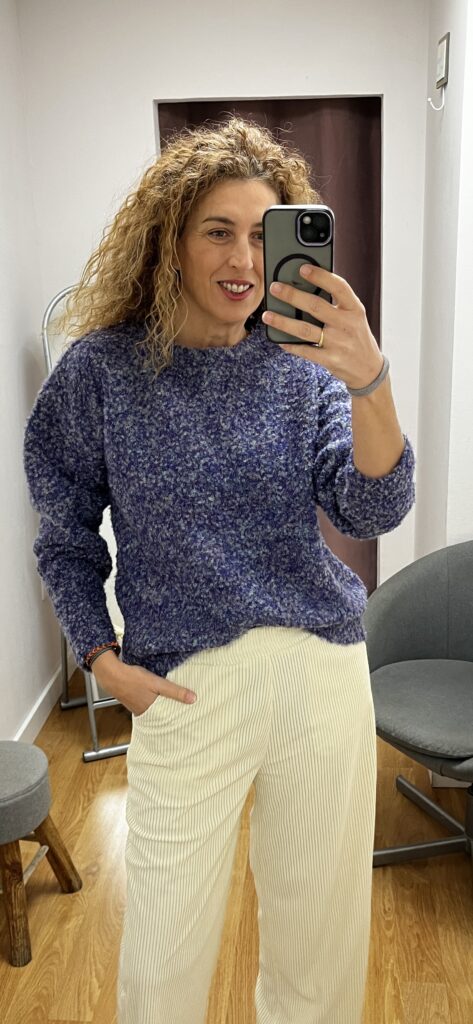 Jersey de punto con textura de color morado de la marca Compañia Fantastica